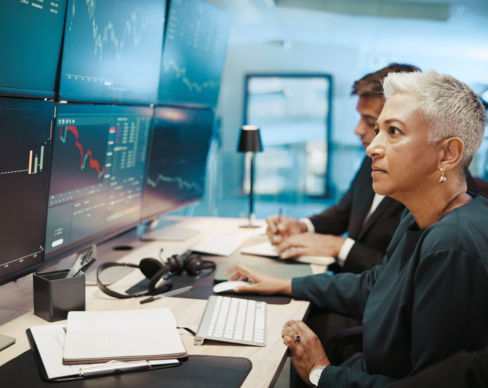 people working market rooom